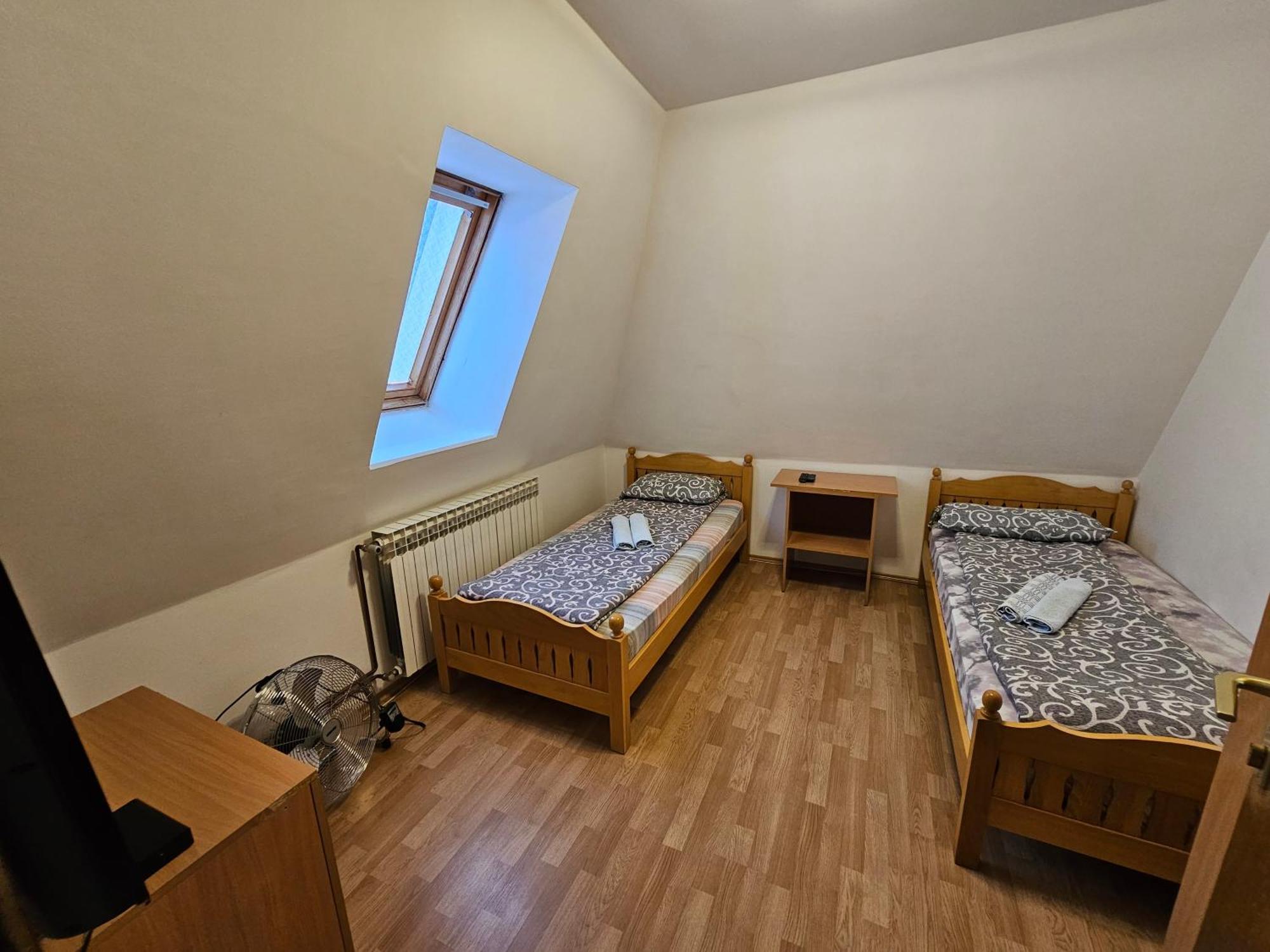 Hotel Aleks Sobe à Banja Koviljača Extérieur photo