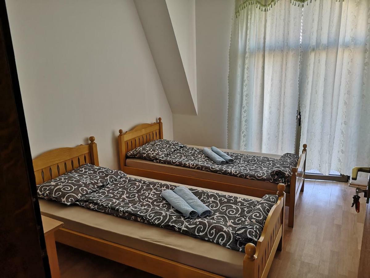 Hotel Aleks Sobe à Banja Koviljača Extérieur photo